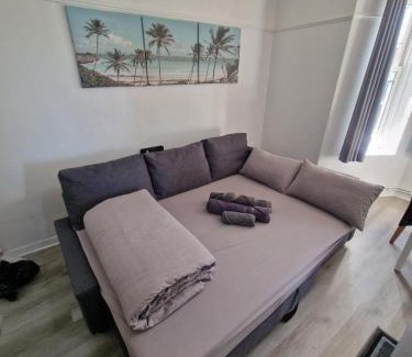 Kennington Apartment | Comfortable 2 bedrooms flat in Oval Central London