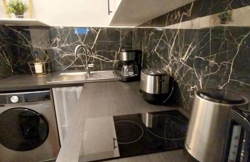 Bondy Apartment | Comfortable 2 Beds Apartment - Surburb of Paris