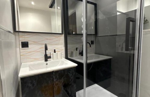 Bondy Apartment | Comfortable 2 Beds Apartment - Surburb of Paris