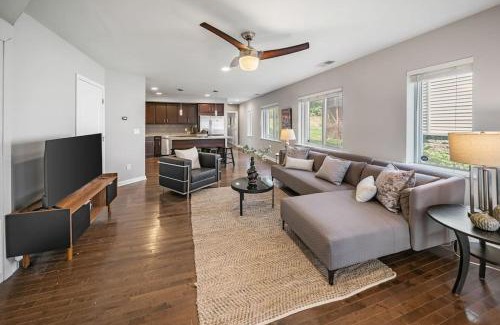 Mount Auburn Apartment | Comfortable 2BR Condo near City Center