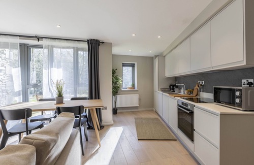 Backbarrow Apartment | Comfortable 2BR in Backbarrow with Free Parking