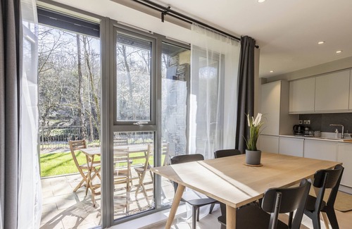Backbarrow Apartment | Comfortable 2BR in Backbarrow with Free Parking