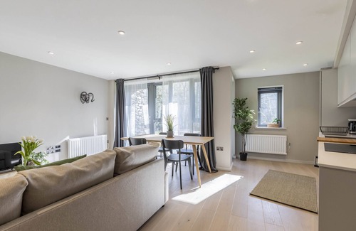 Backbarrow Apartment | Comfortable 2BR in Backbarrow with Free Parking