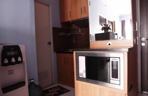Pekayon Jaya Apartment | Comfortable 2BR Mutiara Bekasi Apartment By Travelio