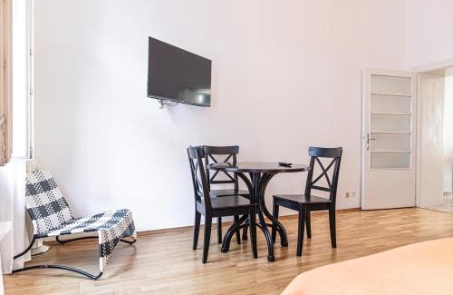 Favoriten Apartment | Comfortable 2BR Shared Apt Next to Vienna Vibrant Center