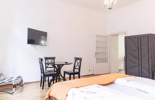 Favoriten Apartment | Comfortable 2BR Shared Apt Next to Vienna Vibrant Center