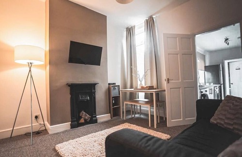 Coventry Hotel | Comfortable 3-bed House in the Heart of Coventry