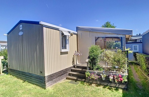 Jullouville-les-Pins House | Comfortable 3-Bedroom Mobile Home with Heated Pool, 200m from Beach, Jullouville