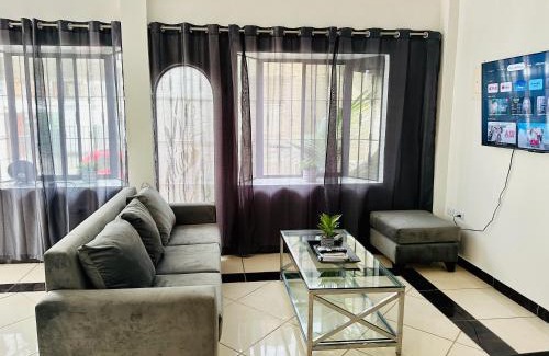 Guayaquil House | Comfortable 3-Bedroom Apartment, close to the American Consulate
