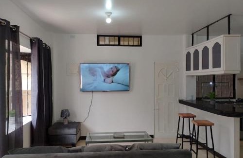 Guayaquil House | Comfortable 3-Bedroom Apartment, close to the American Consulate