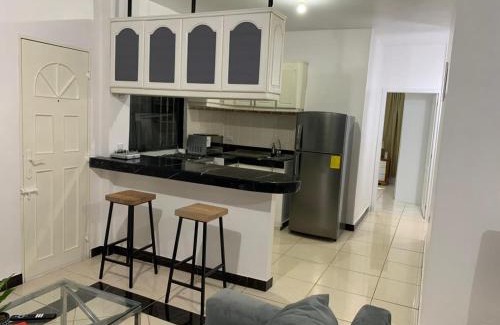 Guayaquil House | Comfortable 3-Bedroom Apartment, close to the American Consulate