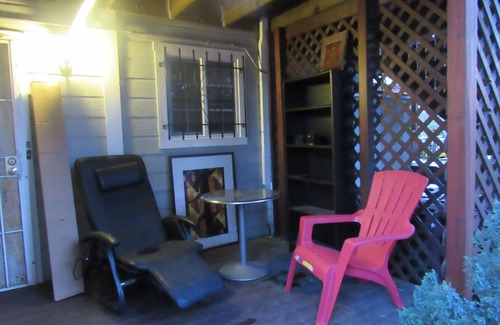 Temescal Apartment | Comfortable 3 bedroom in "Hip" Temescal