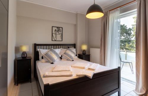 Neapoli Villa | Comfortable 3-Bedroom Maisonette Near the Sea