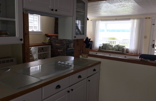 Elmhurst Cottage | Comfortable, 3 Bedroom Waterfront Cottage on Chautauqua Lake
