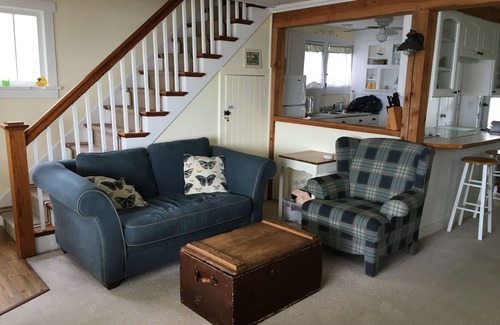 Elmhurst Cottage | Comfortable, 3 Bedroom Waterfront Cottage on Chautauqua Lake