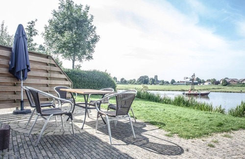 Medemblik House | Comfortable 4-person bungalow with private jetty