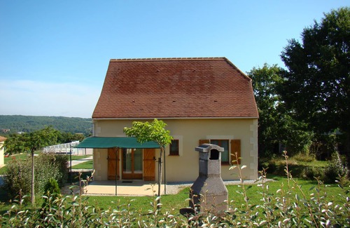 Salviac House | Comfortable 8-person house with shared heated pool between Sarlat and Cahors