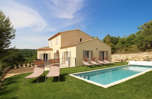 Saignon House | Comfortable air-conditioned Bastide with swimming pool and view
