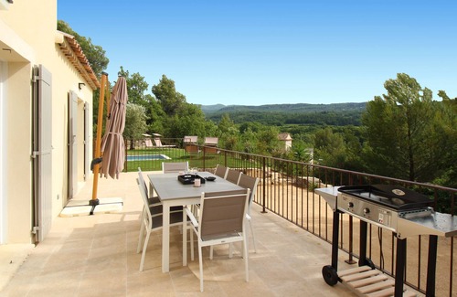 Saignon House | Comfortable air-conditioned Bastide with swimming pool and view