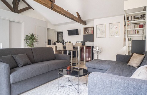 Porte-Saint-Martin Apartment | Comfortable and bright 50 m² in Paris 10th.