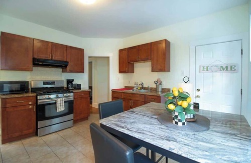 Fields Corner West House | Comfortable and Central 3 Bed Apartment