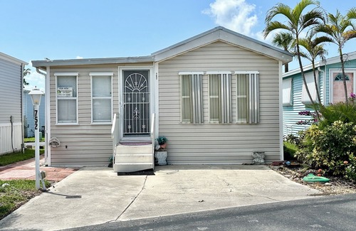 Hutchinson Island South House | Comfortable and clean 2 BR 3 bath beach bungalow