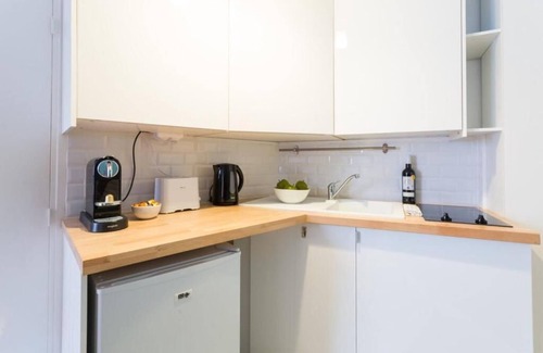 Saint-Vincent-de-Paul Apartment | Comfortable and Convenient Studio in a Lively Parisian District 🏙️✨