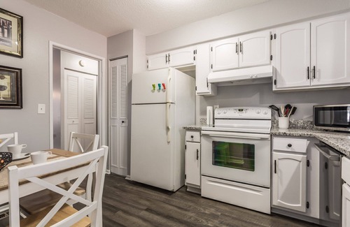 Lenexa House | Comfortable and elegant 3BDR duplex, unit # 3