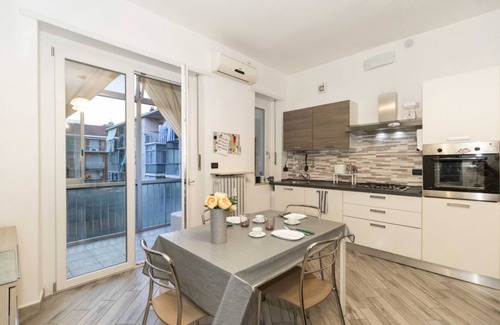 Turin Apartment | Comfortable and functional apartment of about 75 square meters which can accommodate up to 4 adults located on the fourth floor of a building equipped with a lift.The property is located in an area served by everything: bars, supermarkets, restaurants an
