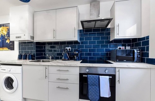 Tottenham Apartment | Comfortable and Stylish 1 BR flat - Sleeps 2