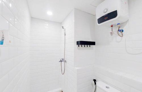 Tangerang Apartment | Comfortable and Homey Studio Loft at Kingland Avenue Apartment By Travelio