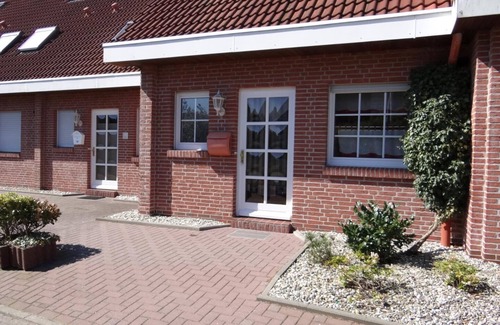 Harlesiel House | Comfortable and idyllic: The mid-terrace house with its 65 square meters located behind de