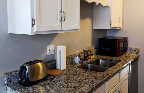 Lenexa House | Comfortable and spacious 3BDR duplex in great location! Unit # 1