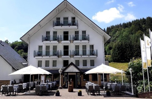 Zueschen Apartment | Comfortable and versatile room -perfect for relaxation, work and exchange