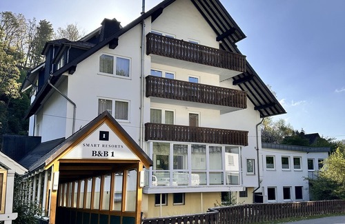 Zueschen Apartment | Comfortable and versatile room -perfect for relaxation, work and exchange