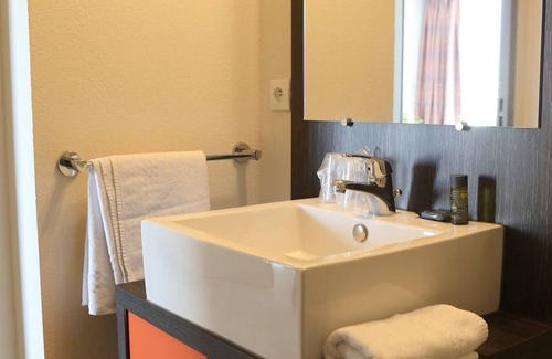 Chevilly-Larue Hotel | Comfortable Apartment with Breakfast & Metro Acces