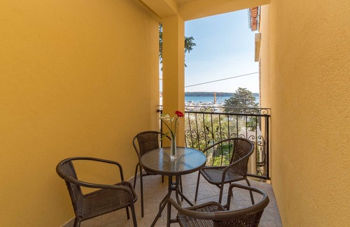 Banjol Apartment | Comfortable apartment with 2 bedrooms, air conditioning, near to the sea