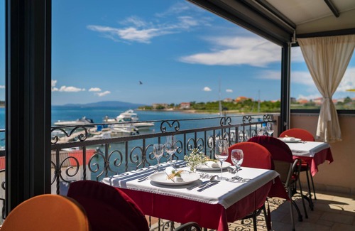 Banjol Apartment | Comfortable apartment with 2 bedrooms, air conditioning, near to the sea