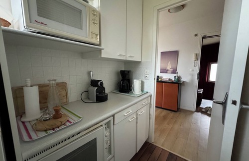 Luc-sur-Mer Apartment | Comfortable apartment close to the sea