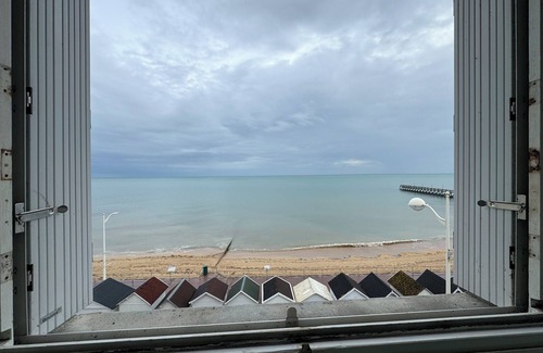 Luc-sur-Mer Apartment | Comfortable apartment close to the sea