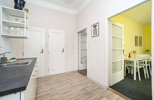 Zizkov Apartment | Comfortable apartment sleeps 8