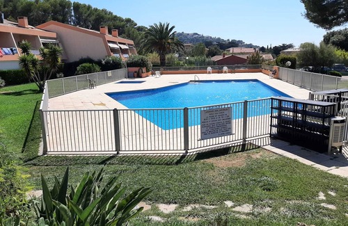 Le Pradet Apartment | Comfortable apartment, beach, pool, tennis, sailing, sea view, golf, diving