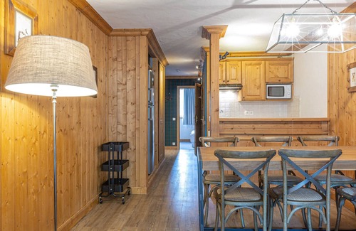 Val-d'Isere Apartment | *Comfortable Apartment, WiFi, Parking, South-Facing, Heart of Val-d'Isère, Close to Slopes*