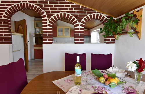 Valica Apartment | Comfortable apartment in Valizza-Umag, surrounded by greenery, air conditioned, WiFi