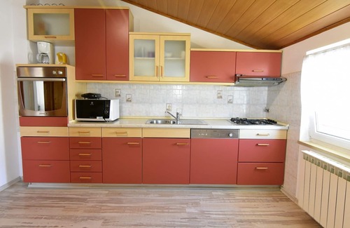 Valica Apartment | Comfortable apartment in Valizza-Umag, surrounded by greenery, air conditioned, WiFi
