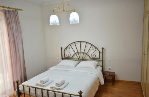 Trikala Apartment | Comfortable Apartment Opposite The Park
