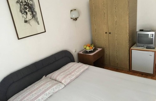 Petrovac House | Comfortable Budva Rooms with Easy Access to Sveti Stefan - Triple Room 6
