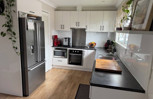 Birkdale House | Comfortable Bayside Home ~ One to Three Month Rental, flexible dates