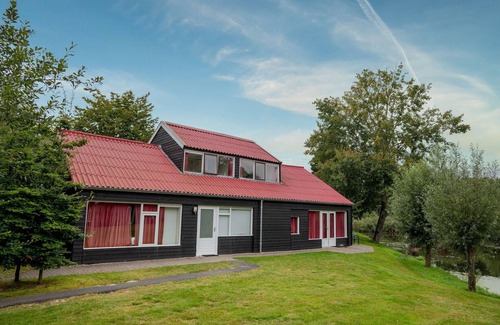 Midlaren Cottage | Comfortable bungalow for 12 persons