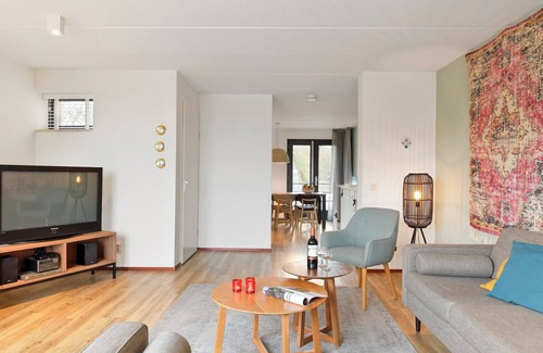 Midlaren House | Comfortable bungalow for 6 persons at the waterfront